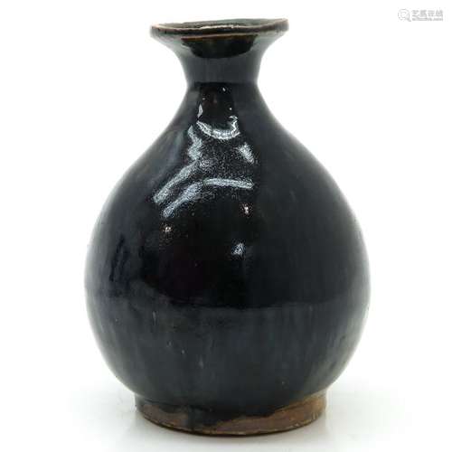 A Black Glaze Decor Vase 17 cm. Tall.		A Black Gl...