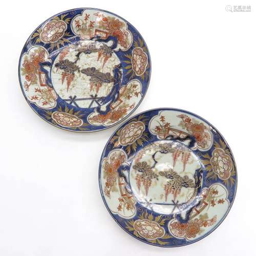 A Pair of Arita Plates Floral decor, 25 cm. In dia...