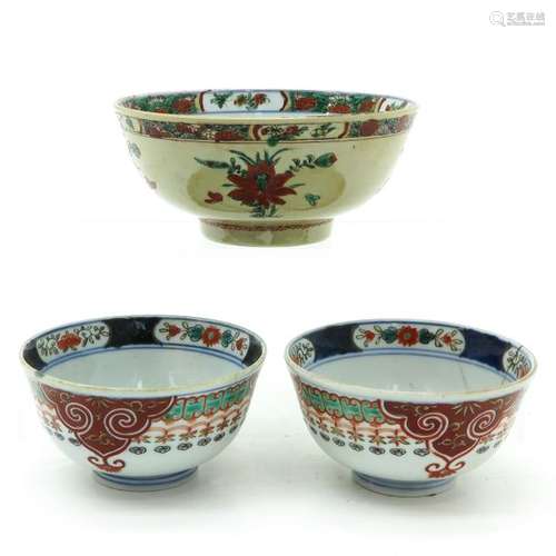 A Lot of 3 Bowls Polychrome decor, largest is 15 c...