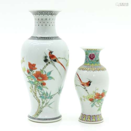 A Lot of 2 Polychrome Decor Vases Depicting flower...