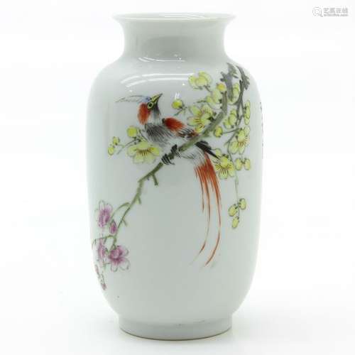 A Polychrome Decor Vase Depicting birds and flower...