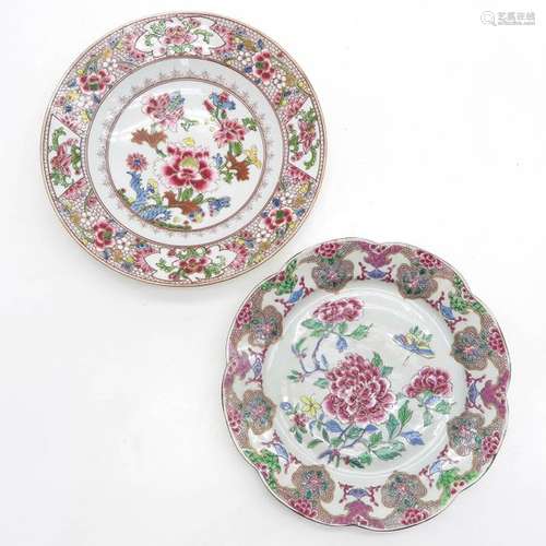 A Lot of 2 Famille Rose Plates Floral decor, large...