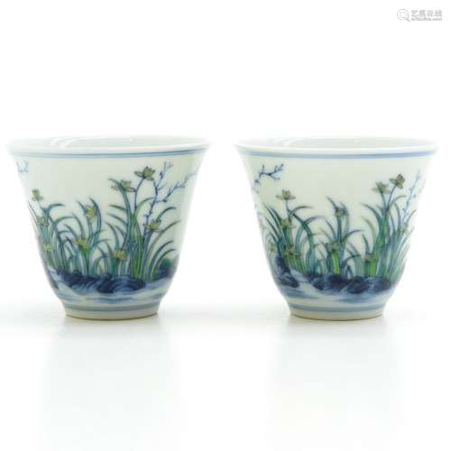 A Pair of Doucai Decor Cups Depicting flowers on w...