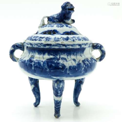 A Blue and White Censer with Cover Depicting lands...