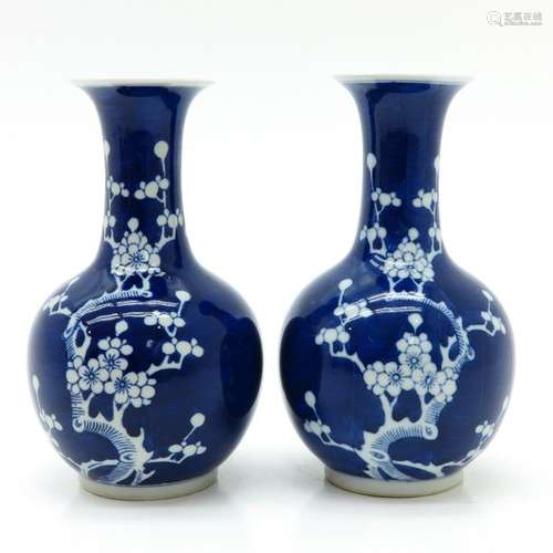 A Blue and White Decor Vase Dark blue ground with ...