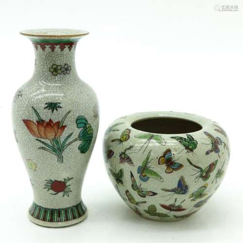 A Lot of 2 Polychrome Decor Vases Depicting flower...