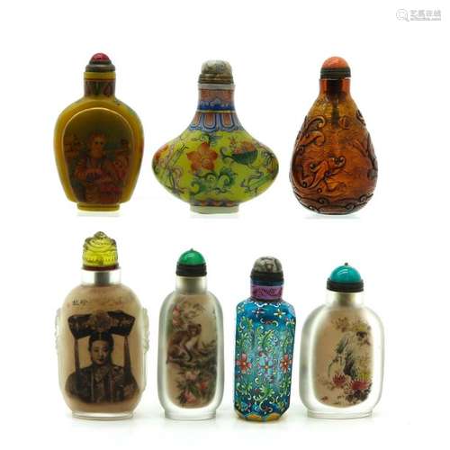 A Lot of 7 Snuff Bottles Including glass and cryst...