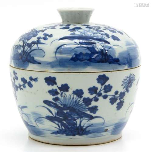 A Blue and White Jar with Cover Floral decor, 18 c...