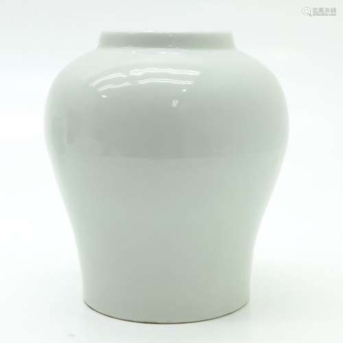 A White Monochrome Vase 21 cm. Tall.		A White Mon...