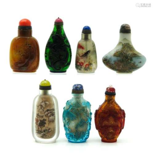 A Lot of 7 Snuff Bottles Including glass and cryst...