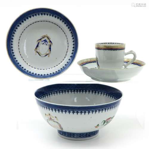 Lot of 3 Armorial Dish and 1 Cup Bowl is 17 cm. In...