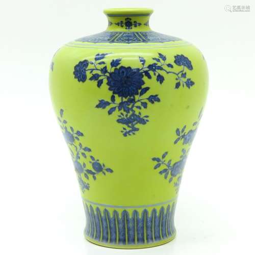 A Yellow and Blue Decor Meiping Vase Depicting blu...