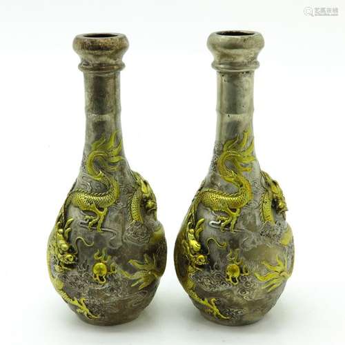 A Pair of Bronze Vases Depicting dragons and cloud...