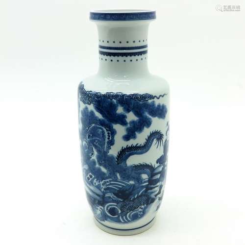 A Blue and White Rouleau Vase Depicting dragon in ...