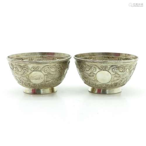 A Pair of Engraved Bowls Depicting dragons and clo...