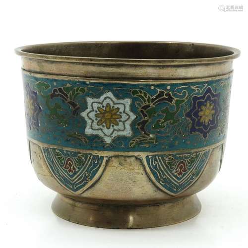 A Cloisonne Cachet Pot Floral decor, 19 cm. In dia...