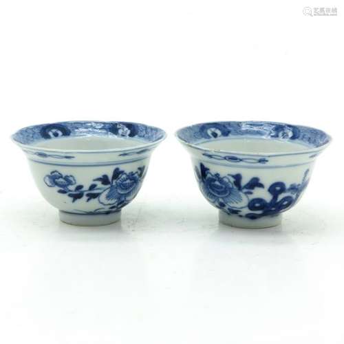 A Pair of Blue and White Cups Floral decor, 10 cm....