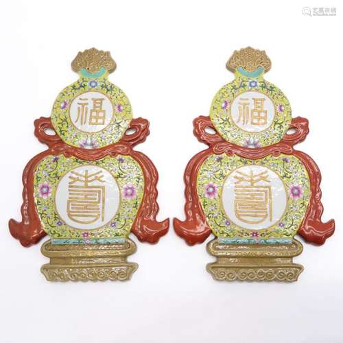 A Pair of Wall Hangings Polycrhome decor with flor...