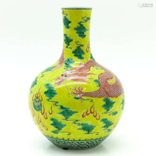 A Dragon and Cloud Decor Vase Yellow ground with r...