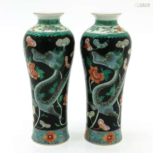 A Pair of Famille Verte Vases Floral decor with dr...