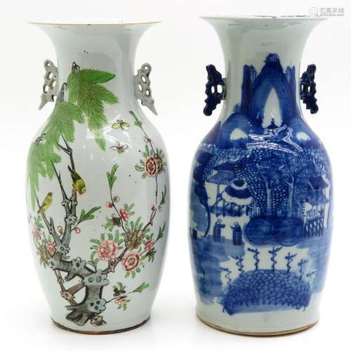 A Lot of 2 Vases Including a blue and white decor ...