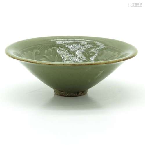 A Small Celadon Bowl Floral decor, 10 cm. In diame...