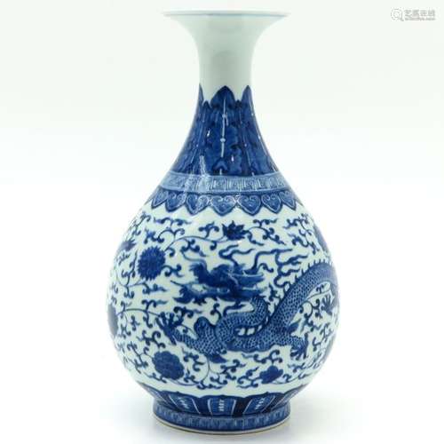 A Blue and White Vase Dragon and flower decor, 38 ...