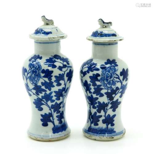 A Lot of 2 Small Blue and White Vases with Covers ...