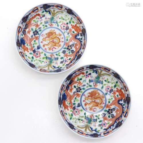 A Pair of Small Plates In polychrome decor depicti...