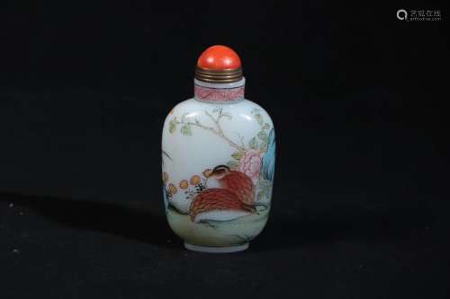 A FAMILLE ROSE GLASS SNUFF BOTTLE, QIANONG MARK