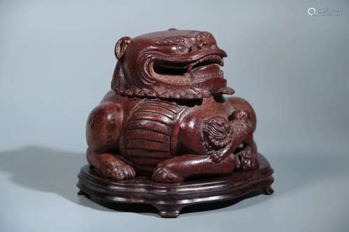 A BAMBOO CARVING OF LION