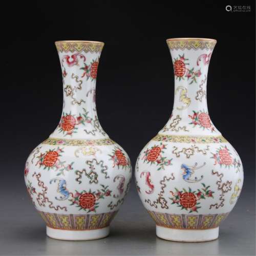 A PAIR OF FAMILLE ROSE VASES, QIANLONG MARK