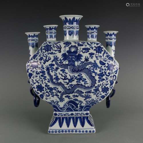 A BLUE AND WHITE FIVE-TUBE VASE,QIANLONG MARK