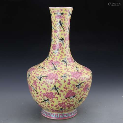 A YELLOW-GROUND FAMILLE ROSE VASE, DAOGUANG MARK