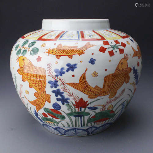 A WUCAI 'FISH' JAR, JIAJING MARK