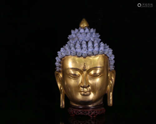 17-19TH CENTURY, A TIBETAN GILT BRONZE BUDDHA HEAD, QING DYNASTY