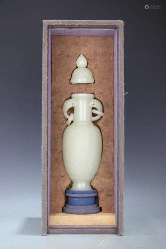 17-19TH CENTURY, AN OLD TIBETAN TUANSHOU PATTERN HETIAN JADE DOUBLE-EAR VASE, QING DYNASTY