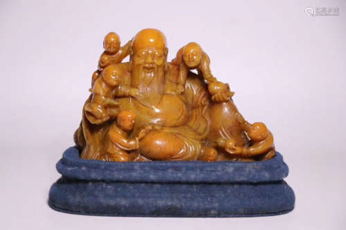 17-19TH CENTURY, A CHILDREN&OLD MAN DESIGN SHOUSHAN FIELD YELLOW STONE ORNAMANT, QING DYNASTY