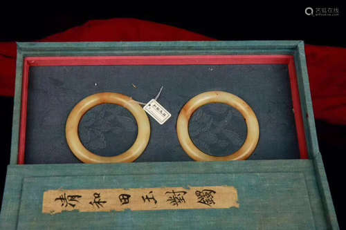 17-19TH CENTURY, A PAIR OF HETIAN JADE BANGLES, QING DYNASTY