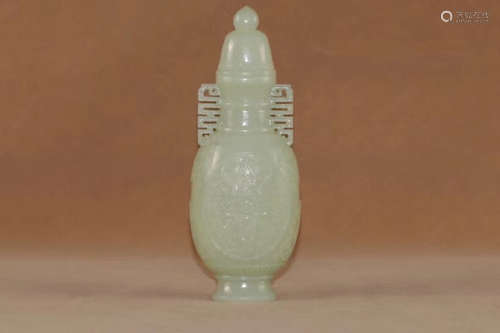 17-19TH CENTURY, A HETIAN JADE BOTTLE, QING DYNASTY