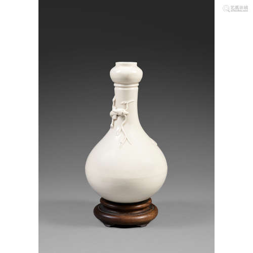 VASE BOUTEILLE<R>en porcelaine blanc de Chine