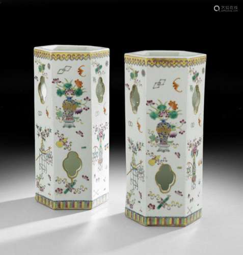 PAIR OF 19/20TH CHINESE PORCELAIN HEXAGONAL HAT STANDS