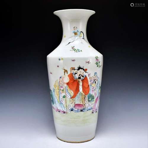 CHINESE FAMILLE ROSE PORCELAIN VASE