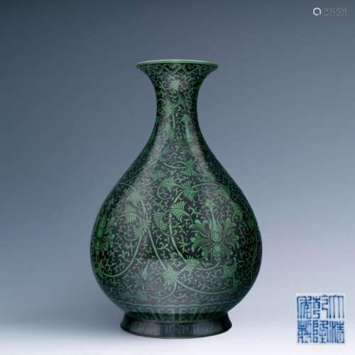 QIANLONG FAMILLE NOIR PEAR SHAPED VASE