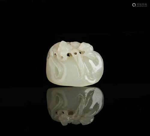 CHINESE CARVED WHITE JADE LINGZHI PENDANT