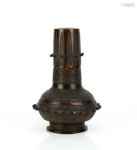 CHINESE MING BRONZE ARCHAISTIC VASE