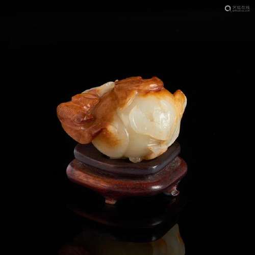 CHINESE JADE CARVED PEACH AND BAT GROUP