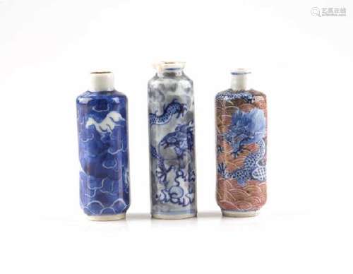 THREE CHINESE BLUE & WHITE PORCELAIN SNUFF BOTTLES