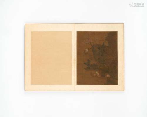 CHINESE WOOD COVER ALBUM OF PAINTINGS ON SILK