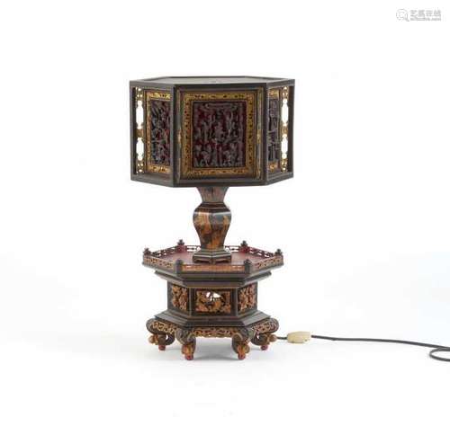 CHINESE GILT AND LACQUERED CARVED WOOD LANTERN